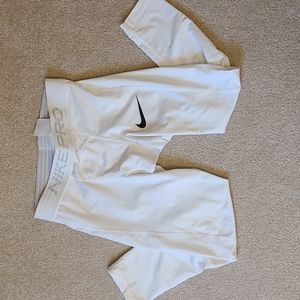 Mens M Nike Pro compression pants 3/4 length.